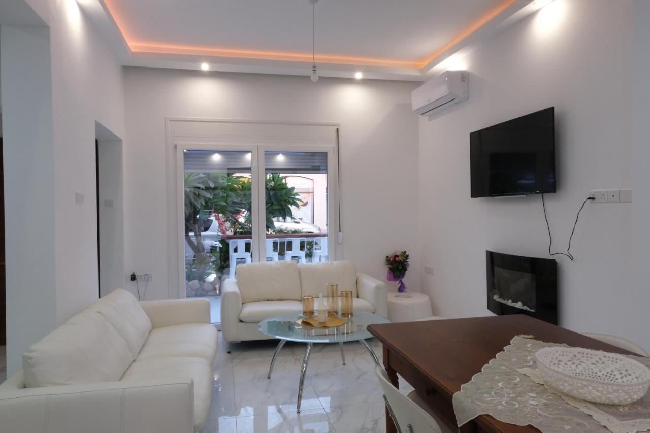 Luxury Fani House Next To Harbor Area With Jacuzzi Apartment Paphos Exterior foto
